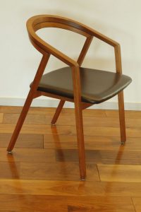 キリガヤ逗子ショールームにある宮崎椅子のUUchairの写真(1)