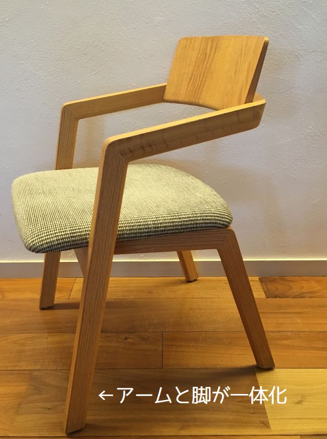 カンチレバー構造の椅子